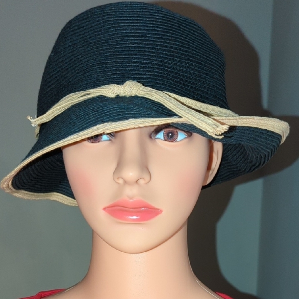 Banana Republic Elegant Black and Cream Bucket Hat